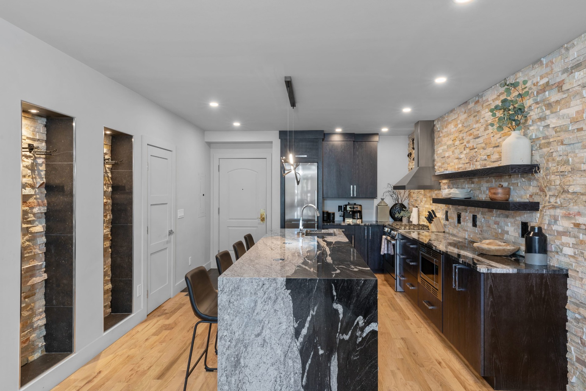 Most Luxurious 1Br in Town — Steps to the Gondola